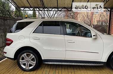 Внедорожник / Кроссовер Mercedes-Benz M-Class 2010 в Киеве