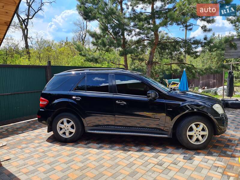 Внедорожник / Кроссовер Mercedes-Benz M-Class 2011 в Боярке