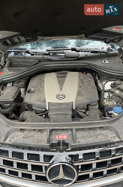 Внедорожник / Кроссовер Mercedes-Benz M-Class 2011 в 