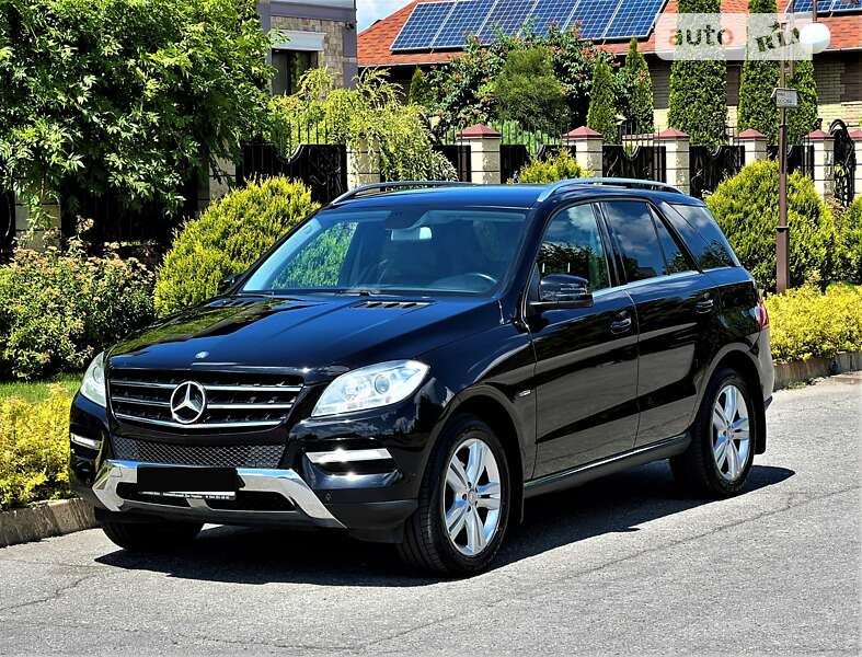 Внедорожник / Кроссовер Mercedes-Benz M-Class 2011 в 
