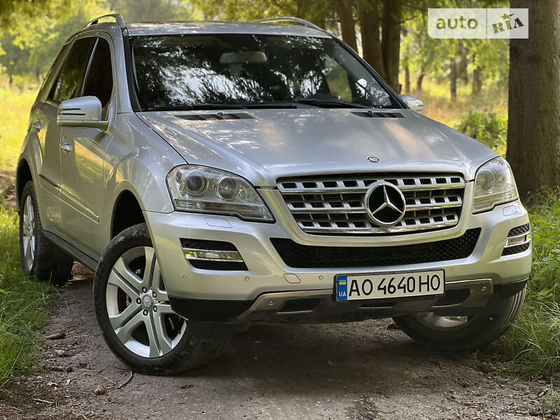 Mercedes-Benz M-Class 2010