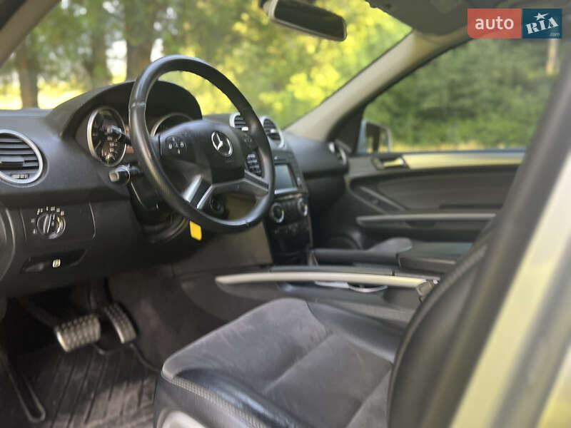 Внедорожник / Кроссовер Mercedes-Benz M-Class 2010 в Межгорье