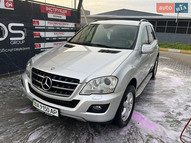 Внедорожник / Кроссовер Mercedes-Benz M-Class 2009 в Долинской