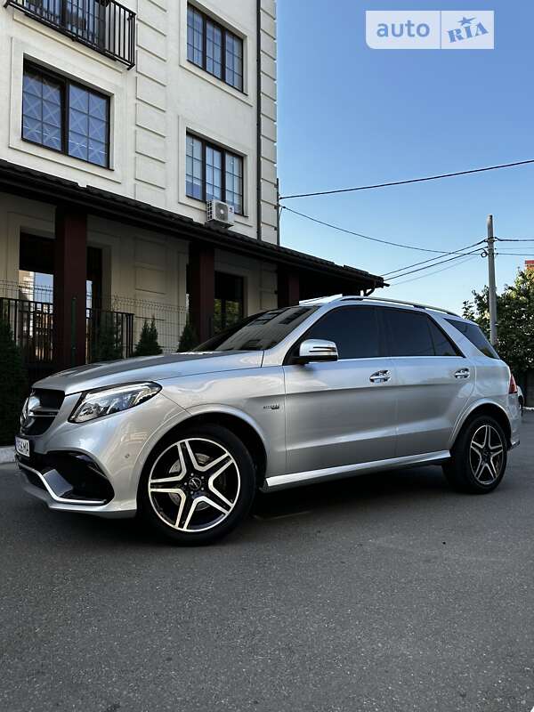 Позашляховик / Кросовер Mercedes-Benz M-Class 2015 в 
