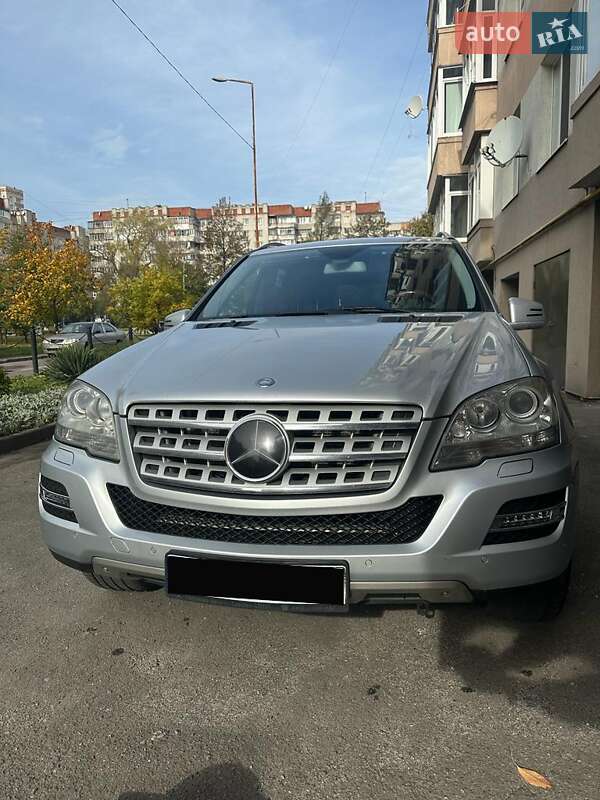 Mercedes-Benz M-Class 2011