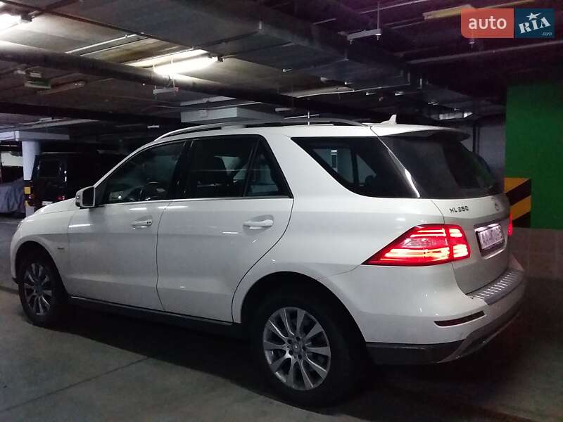 Внедорожник / Кроссовер Mercedes-Benz M-Class 2012 в Киеве