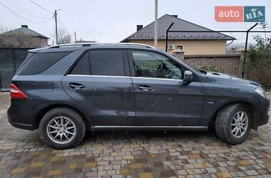 Внедорожник / Кроссовер Mercedes-Benz M-Class 2011 в Черновцах