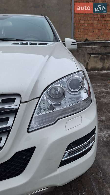 Внедорожник / Кроссовер Mercedes-Benz M-Class 2010 в Черновцах