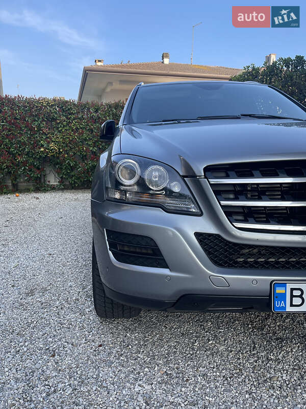 Внедорожник / Кроссовер Mercedes-Benz M-Class 2011 в Бродах