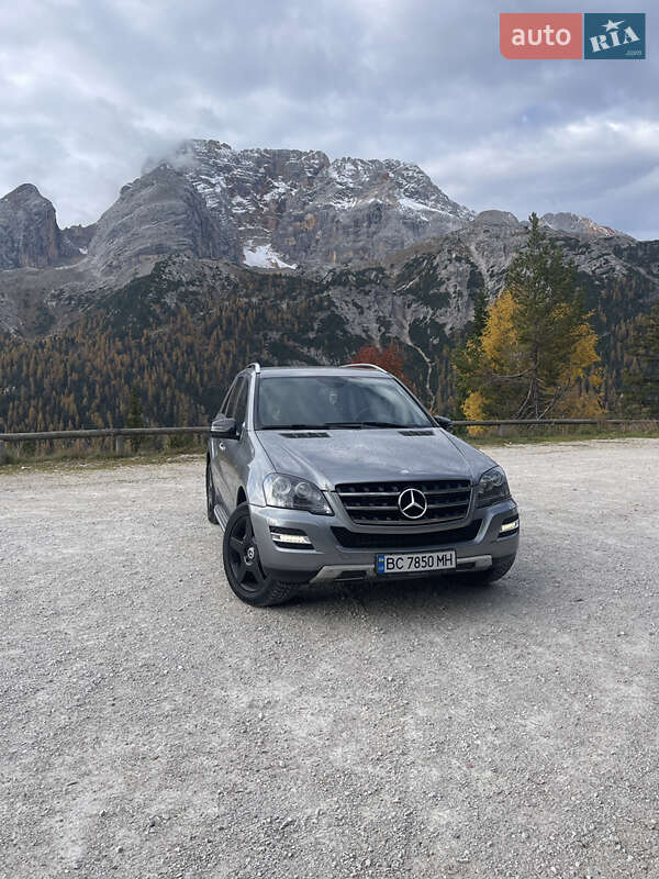 Mercedes-Benz M-Class 2011