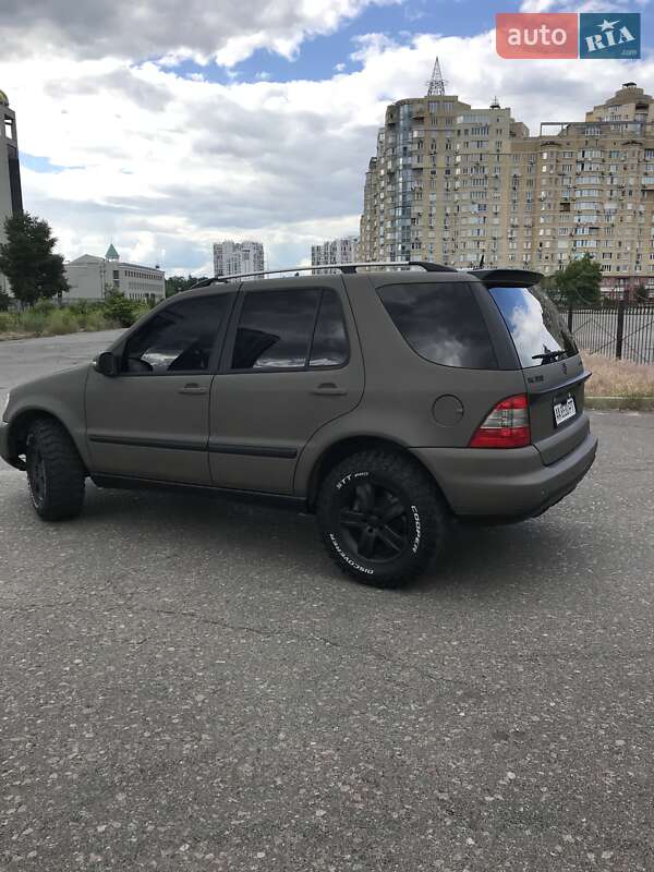 Mercedes-Benz M-Class 2005