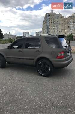 Позашляховик / Кросовер Mercedes-Benz M-Class 2005 в 