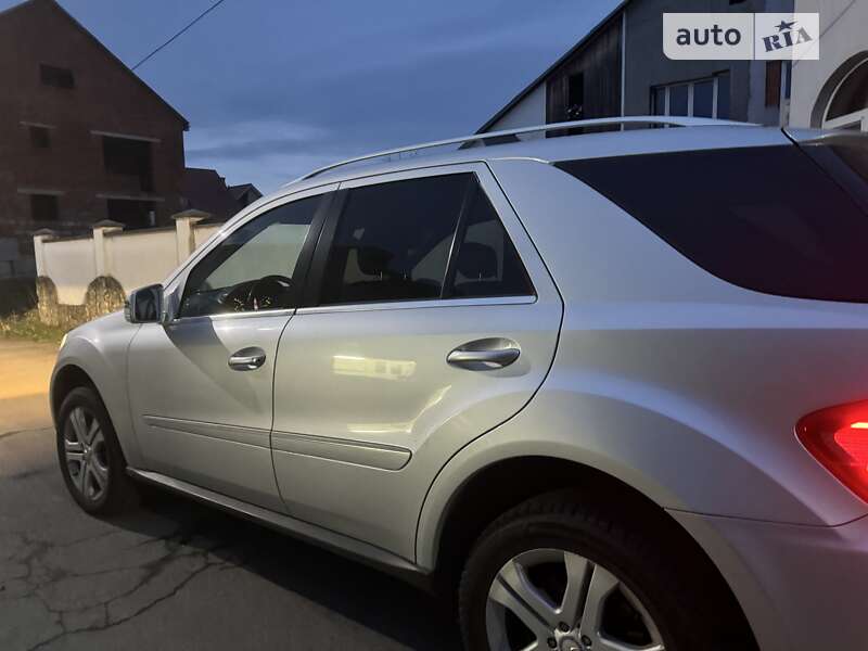 Внедорожник / Кроссовер Mercedes-Benz M-Class 2010 в Мукачево