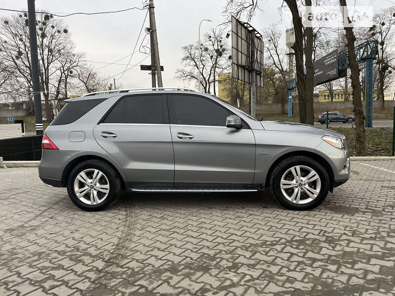 Внедорожник / Кроссовер Mercedes-Benz M-Class 2011 в Львове