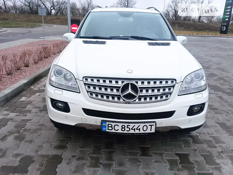 Позашляховик / Кросовер Mercedes-Benz M-Class 2008 в 