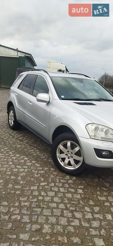 Внедорожник / Кроссовер Mercedes-Benz M-Class 2010 в Кременце