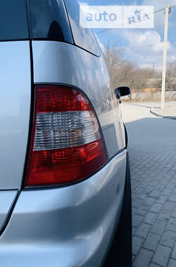 Внедорожник / Кроссовер Mercedes-Benz M-Class 2004 в 