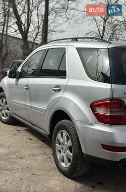 Внедорожник / Кроссовер Mercedes-Benz M-Class 2009 в Чорткове