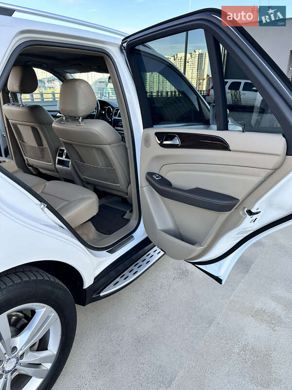 Позашляховик / Кросовер Mercedes-Benz M-Class 2014 в Києві