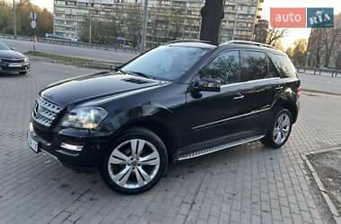 Внедорожник / Кроссовер Mercedes-Benz M-Class 2010 в Киеве