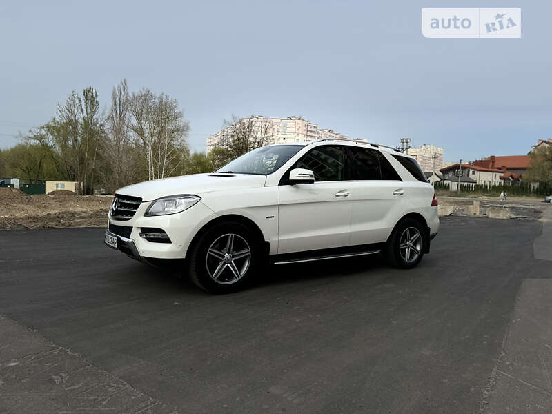 Внедорожник / Кроссовер Mercedes-Benz M-Class 2012 в Киеве