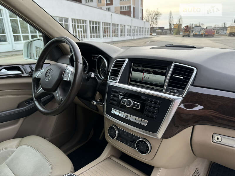 Внедорожник / Кроссовер Mercedes-Benz M-Class 2012 в Киеве