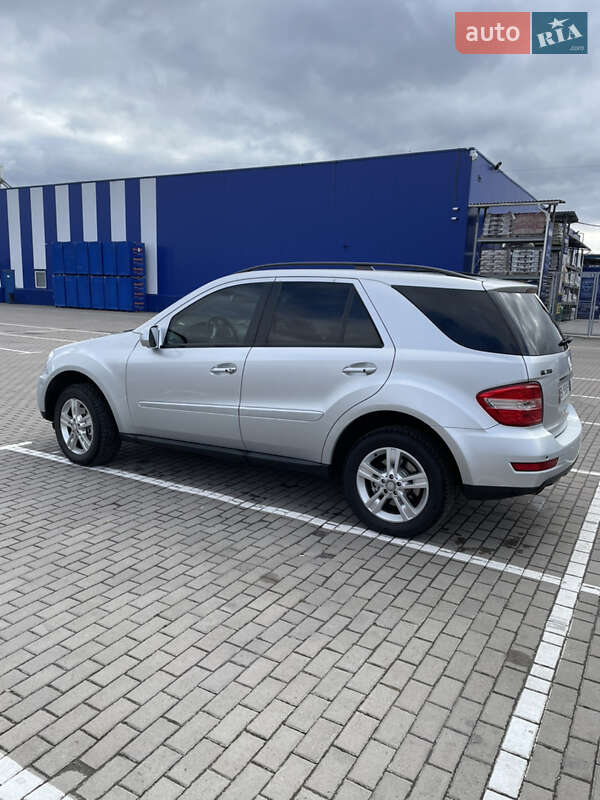 Внедорожник / Кроссовер Mercedes-Benz M-Class 2009 в Дубно