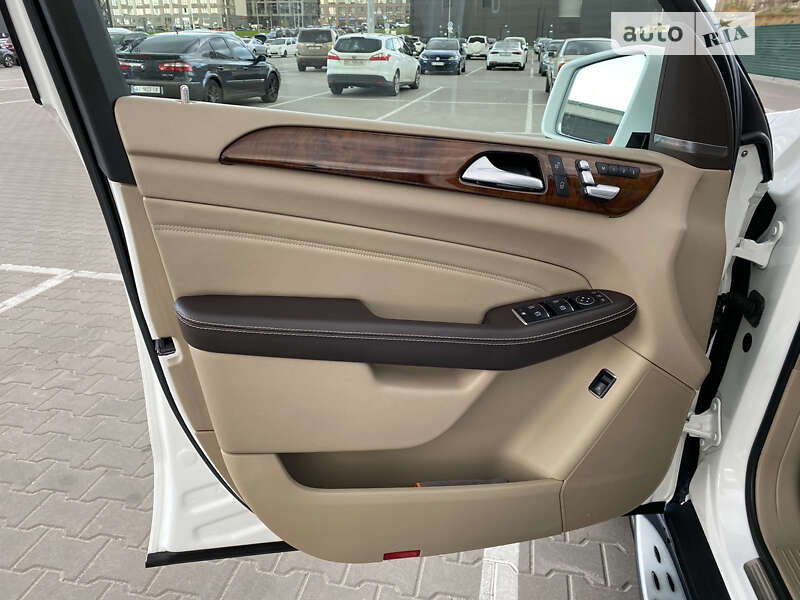 Внедорожник / Кроссовер Mercedes-Benz M-Class 2015 в Киеве