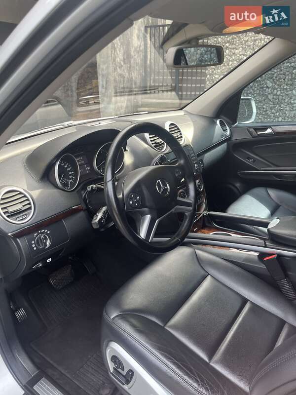 Внедорожник / Кроссовер Mercedes-Benz M-Class 2009 в Киеве