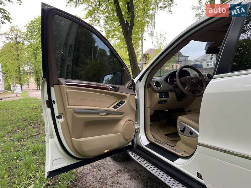 Внедорожник / Кроссовер Mercedes-Benz M-Class 2011 в Кременце
