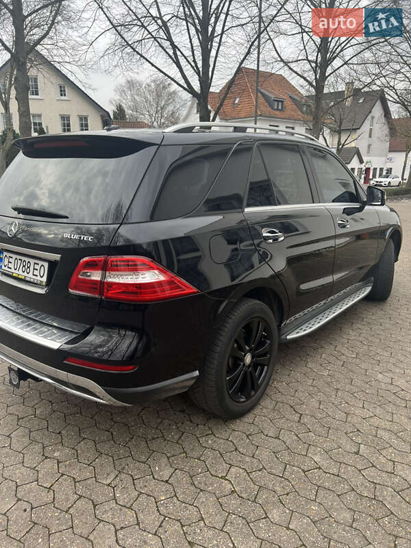 Внедорожник / Кроссовер Mercedes-Benz M-Class 2012 в Черновцах