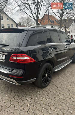 Внедорожник / Кроссовер Mercedes-Benz M-Class 2012 в Черновцах