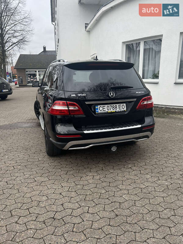 Внедорожник / Кроссовер Mercedes-Benz M-Class 2012 в Черновцах