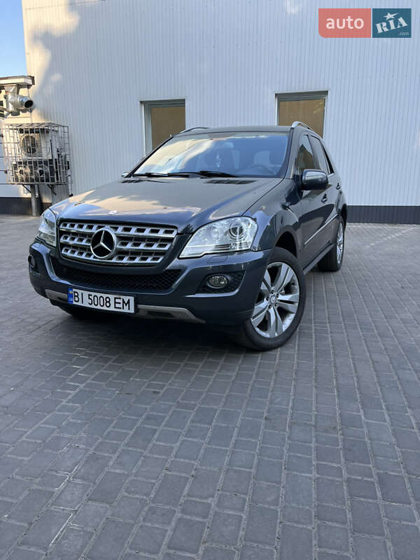 Внедорожник / Кроссовер Mercedes-Benz M-Class 2010 в Полтаве