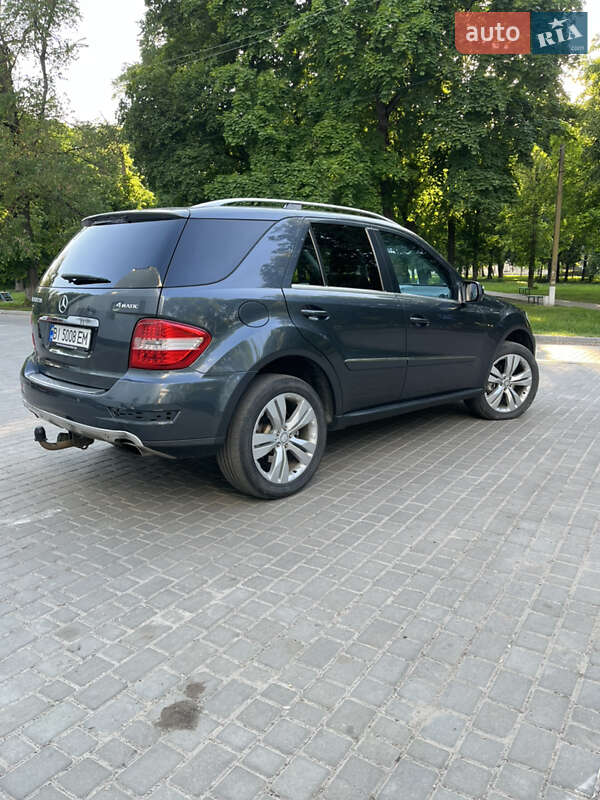Внедорожник / Кроссовер Mercedes-Benz M-Class 2010 в Полтаве