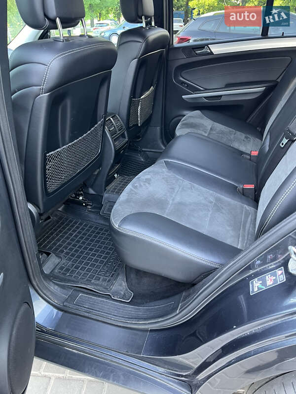 Позашляховик / Кросовер Mercedes-Benz M-Class 2010 в Полтаві