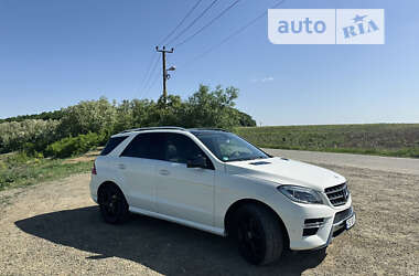 Внедорожник / Кроссовер Mercedes-Benz M-Class 2012 в Черновцах