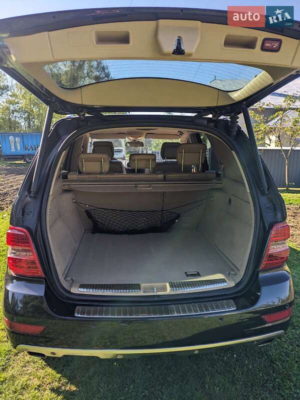 Позашляховик / Кросовер Mercedes-Benz M-Class 2011 в Чернівцях