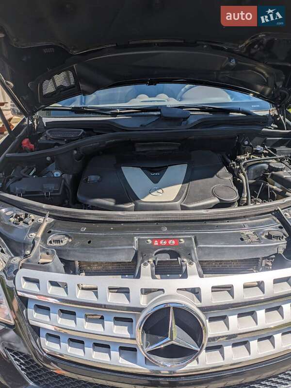 Позашляховик / Кросовер Mercedes-Benz M-Class 2011 в Чернівцях