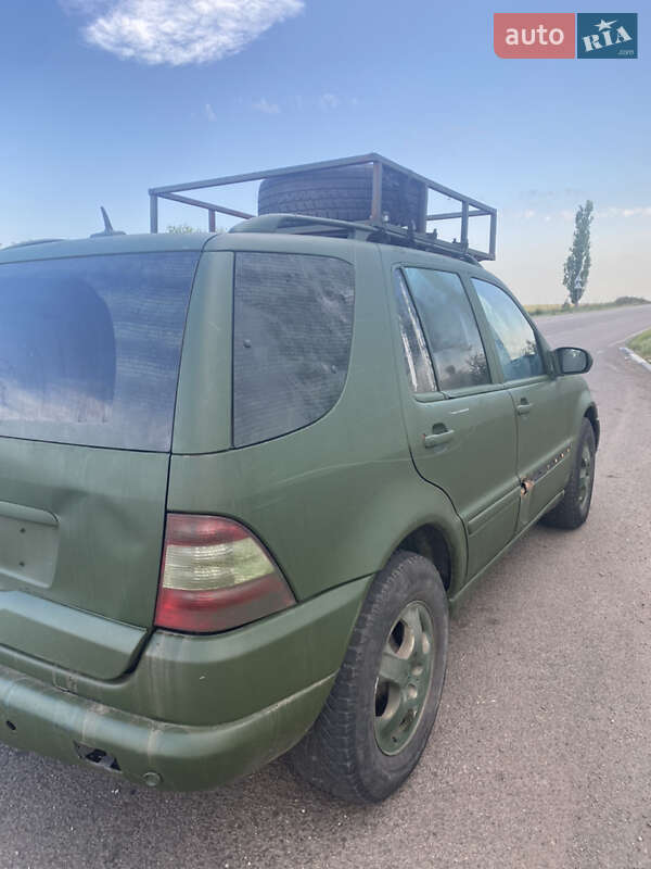 Позашляховик / Кросовер Mercedes-Benz M-Class 2002 в Покровську