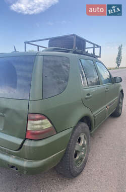 Внедорожник / Кроссовер Mercedes-Benz M-Class 2002 в 
