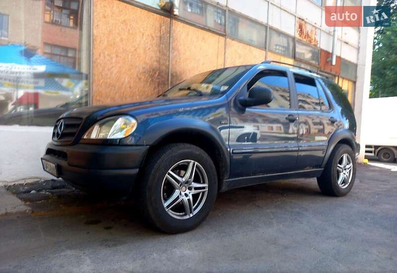 Позашляховик / Кросовер Mercedes-Benz M-Class 2001 в Харкові