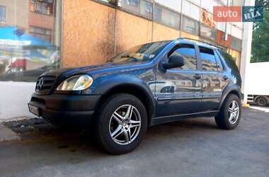 Позашляховик / Кросовер Mercedes-Benz M-Class 2001 в 