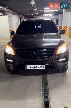 Внедорожник / Кроссовер Mercedes-Benz M-Class 2013 в 