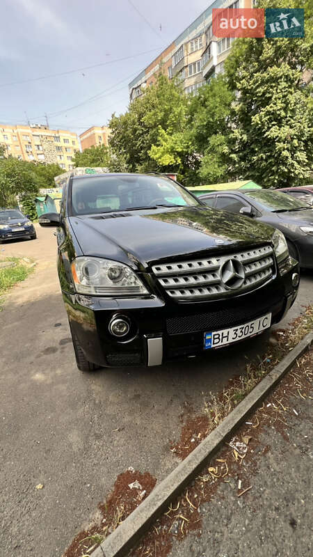 Mercedes-Benz M-Class 2005