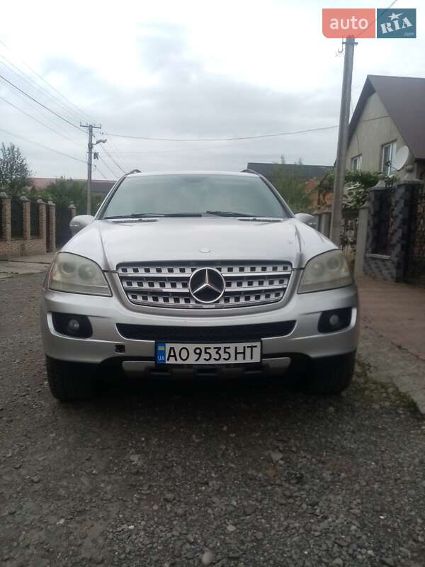Внедорожник / Кроссовер Mercedes-Benz M-Class 2006 в Хусте