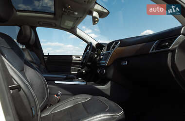 Внедорожник / Кроссовер Mercedes-Benz M-Class 2011 в 
