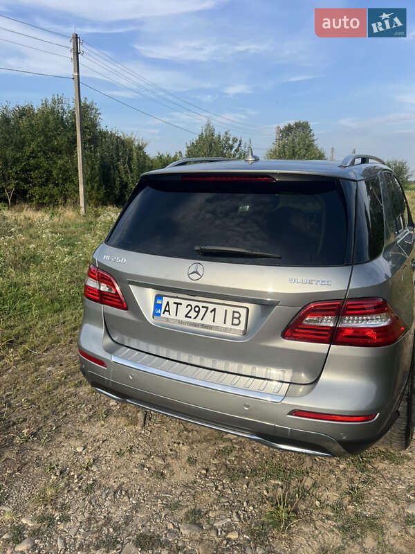 Позашляховик / Кросовер Mercedes-Benz M-Class 2012 в Коломиї