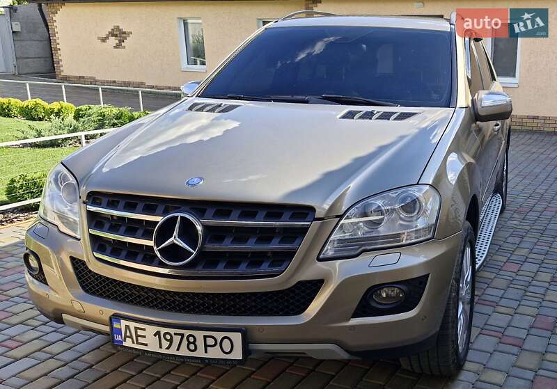 Позашляховик / Кросовер Mercedes-Benz M-Class 2010 в Дніпрі