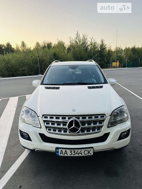 Внедорожник / Кроссовер Mercedes-Benz M-Class 2010 в Киеве